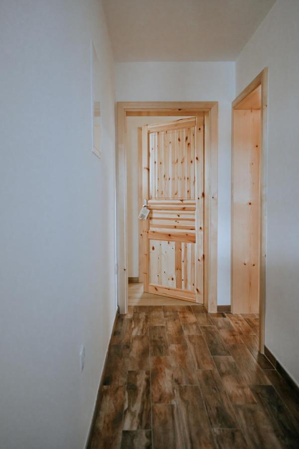 Apartments Cenda Zelezniki Bagian luar foto